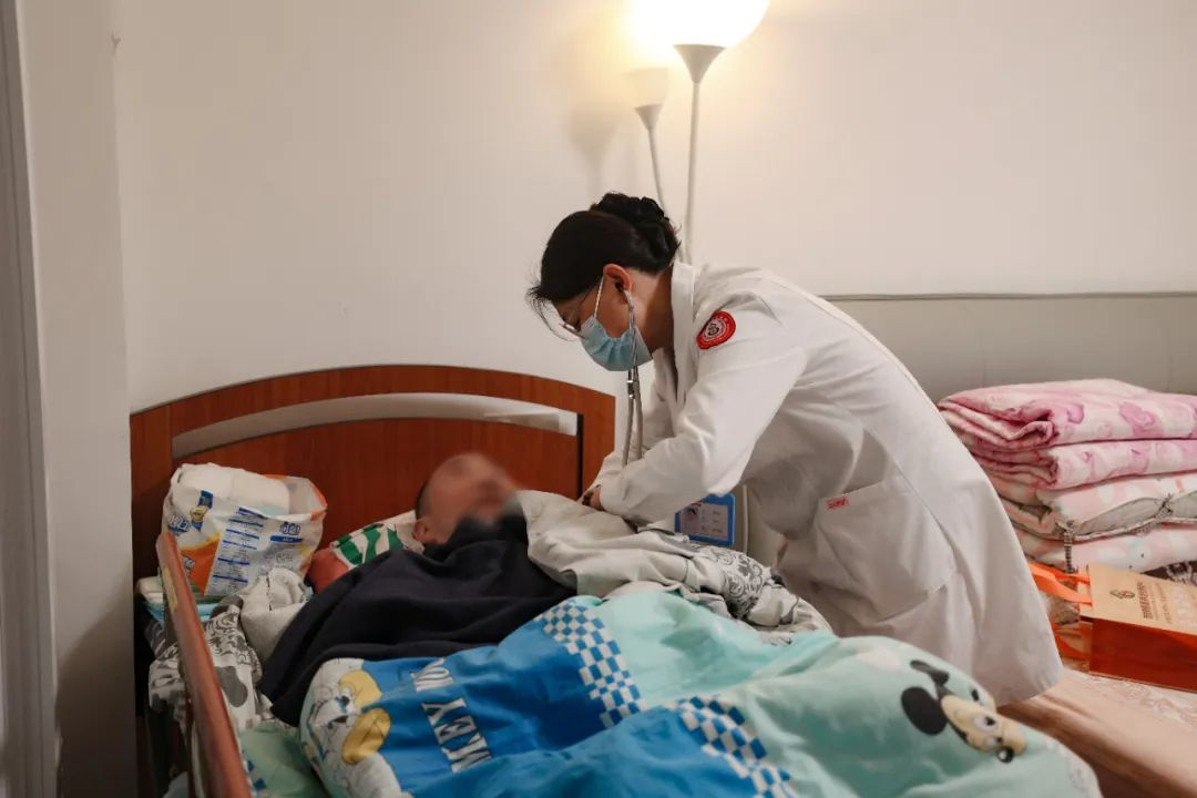 西安附医中医医院、医养结合养老中心受邀开展“入户送医”行动，为利君西社区特殊群体筑牢健康屏障