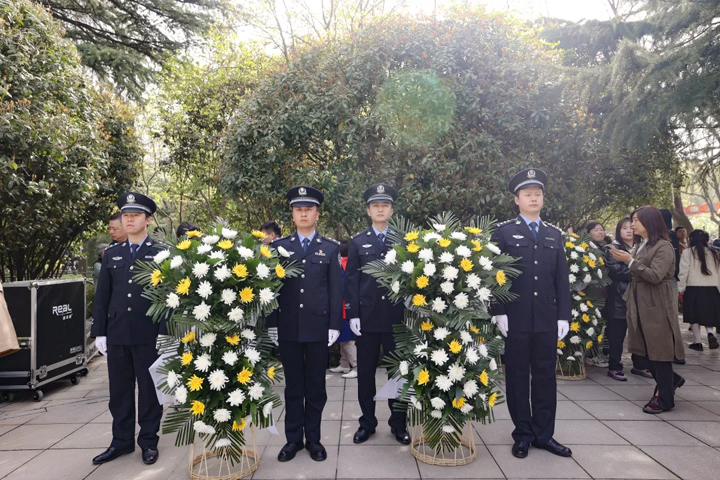 缅怀先烈践初心，传承精神启新程!将革命精神转化为服务患者的动力!