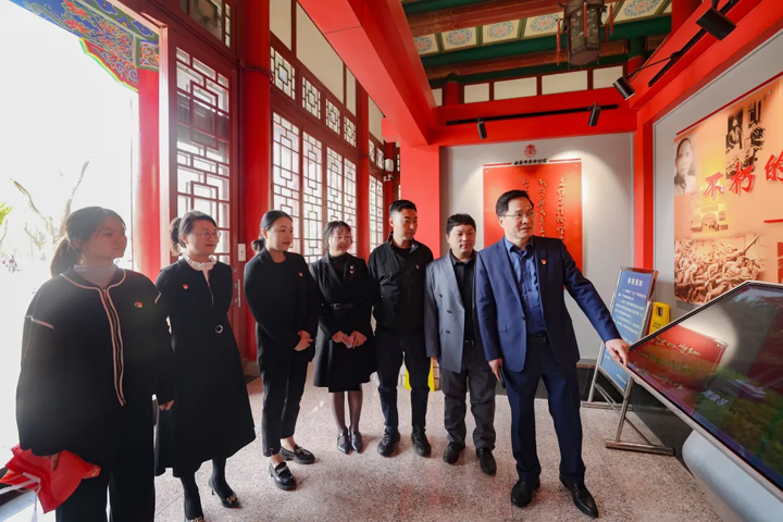 缅怀先烈践初心，传承精神启新程!将革命精神转化为服务患者的动力!